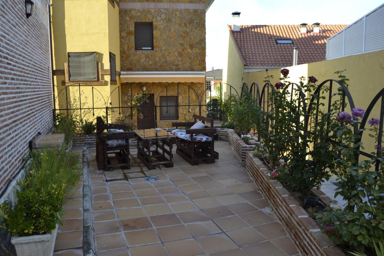 Apartamentos "Casa Rural De Aldea" Aldea del Fresno Екстер'єр фото